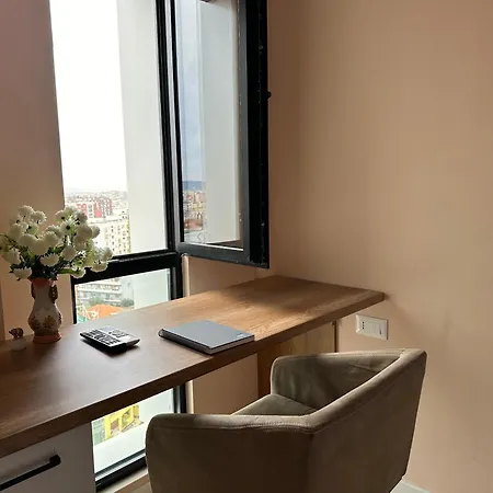 Daylight Τίρανα